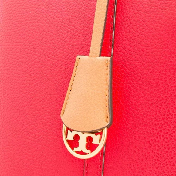 TORY BURCH PERRY TRIPLE COMPARTMENT
TOTE BAG - Picture 2 of 9